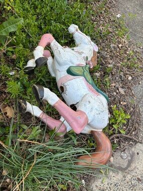 Source Unknown White and Pink Vintage Carousel Horse Decoration